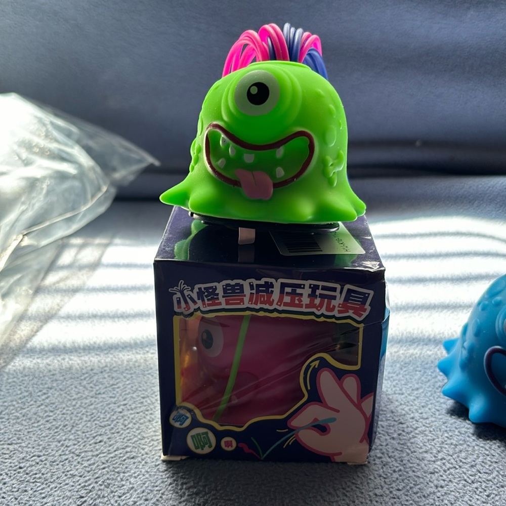 Four)4) pack of screaming monsters 👿..
